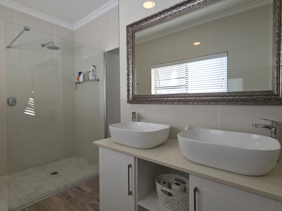 4 Bedroom Property for Sale in Wavecrest Eastern Cape